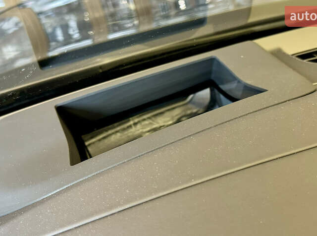 Чорний Бентлі Бентайга, об'ємом двигуна 4 л та пробігом 6 тис. км за 250000 $, фото 31 на Automoto.ua