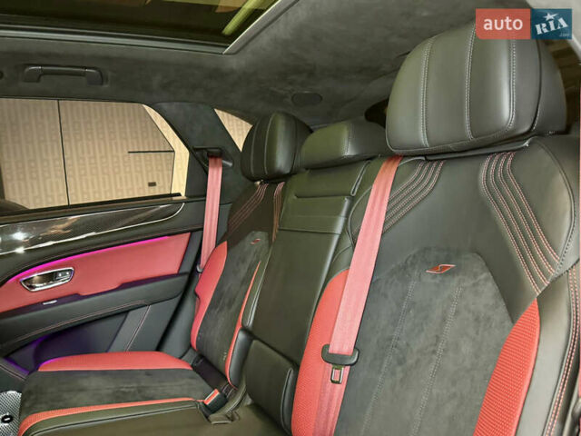 Чорний Бентлі Бентайга, об'ємом двигуна 4 л та пробігом 6 тис. км за 250000 $, фото 58 на Automoto.ua