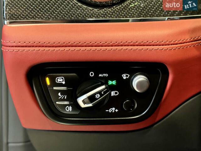 Чорний Бентлі Бентайга, об'ємом двигуна 4 л та пробігом 6 тис. км за 250000 $, фото 32 на Automoto.ua