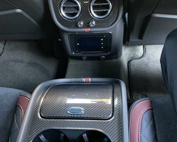 Бентли Бентайга 2019 в Одессе на Automoto.ua Красный Бентли Бентайга, объемом двигателя 6 л и пробегом 10 тыс. км за 329609 $, фото 22 на Automoto.ua