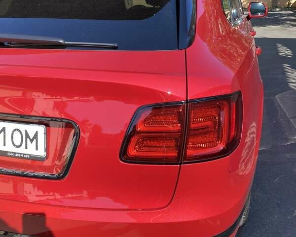 Бентли Бентайга 2019 в Одессе на Automoto.ua Красный Бентли Бентайга, объемом двигателя 6 л и пробегом 10 тыс. км за 329609 $, фото 10 на Automoto.ua