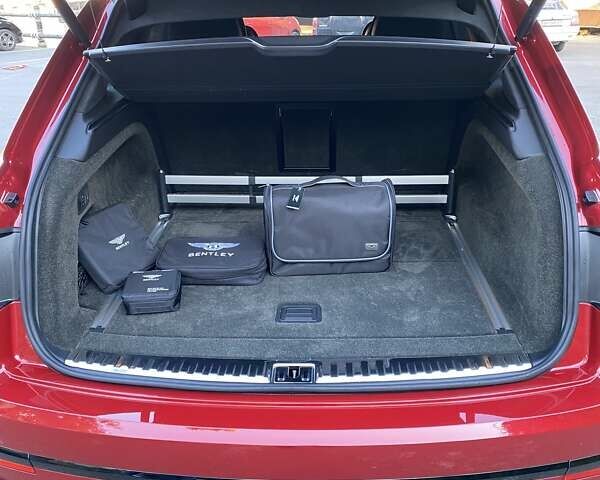Бентли Бентайга 2019 в Одессе на Automoto.ua Красный Бентли Бентайга, объемом двигателя 6 л и пробегом 10 тыс. км за 329609 $, фото 35 на Automoto.ua