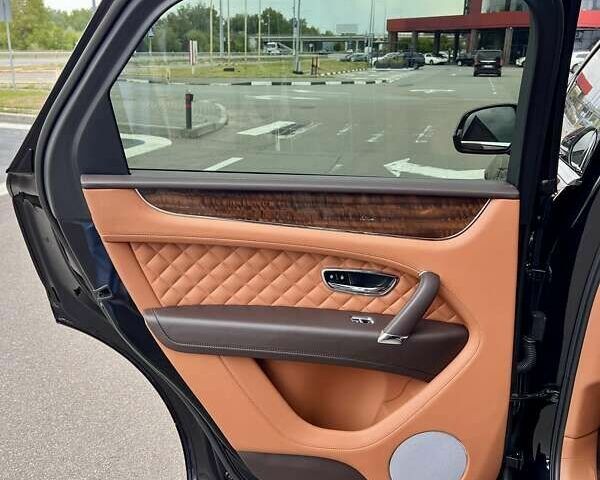 Бентли Бентайга, объемом двигателя 4 л и пробегом 89 тыс. км за 126999 $, фото 27 на Automoto.ua