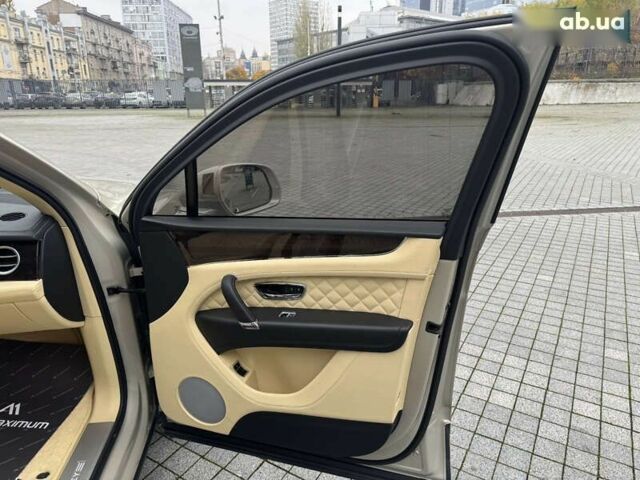 Бентлі Бентайга, об'ємом двигуна 6 л та пробігом 44 тис. км за 119999 $, фото 26 на Automoto.ua