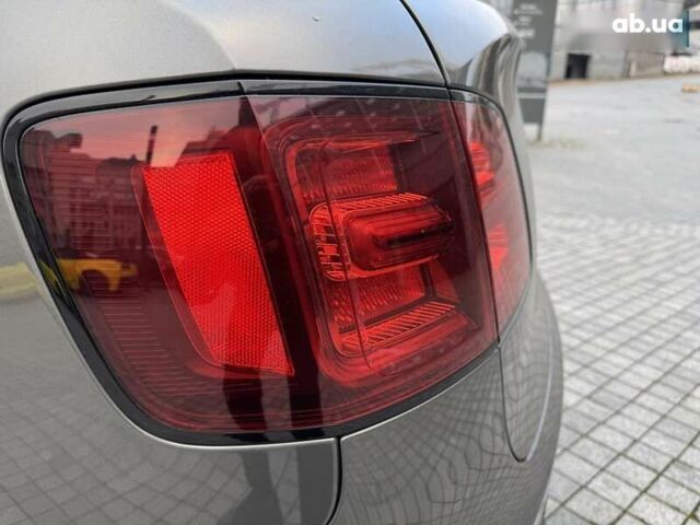 Бентли Бентайга, объемом двигателя 6 л и пробегом 49 тыс. км за 179000 $, фото 15 на Automoto.ua