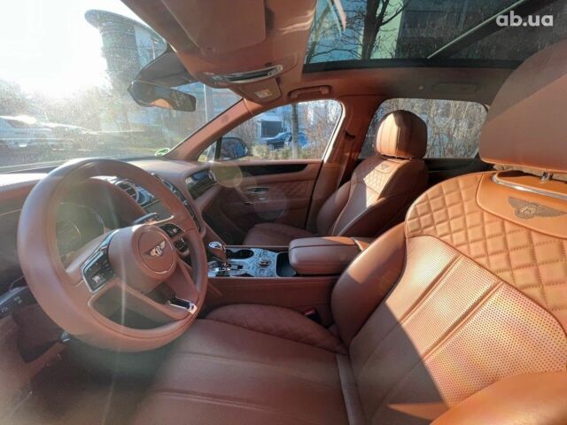 Бентлі Бентайга, об'ємом двигуна 4 л та пробігом 2 тис. км за 211883 $, фото 8 на Automoto.ua