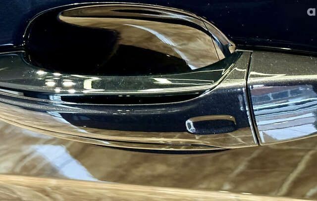 Бентли Бентайга, объемом двигателя 4 л и пробегом 6 тыс. км за 250000 $, фото 11 на Automoto.ua