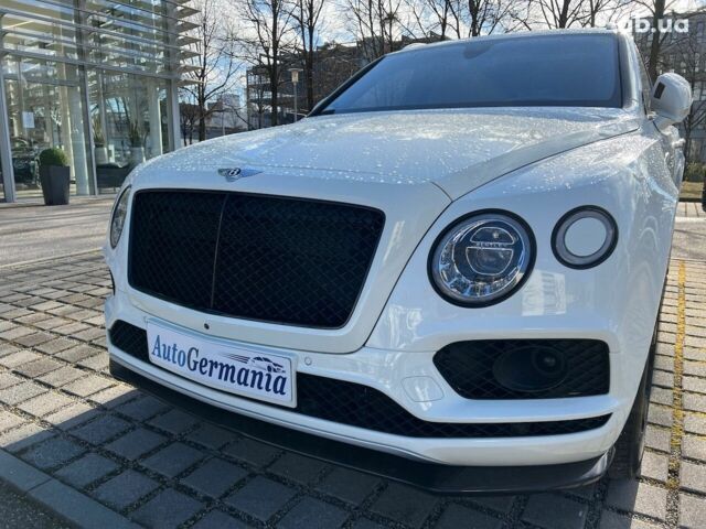 Бентлі Бентайга, об'ємом двигуна 6 л та пробігом 4 тис. км за 244747 $, фото 1 на Automoto.ua