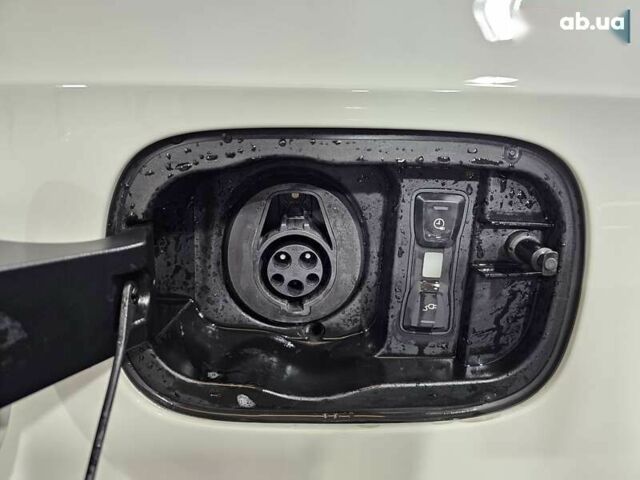 Бентли Бентайга, объемом двигателя 0 л и пробегом 44 тыс. км за 171999 $, фото 10 на Automoto.ua