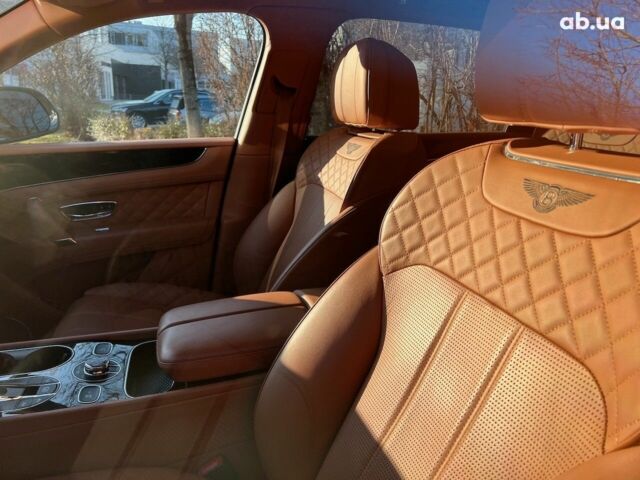 Бентлі Бентайга, об'ємом двигуна 4 л та пробігом 2 тис. км за 211883 $, фото 9 на Automoto.ua