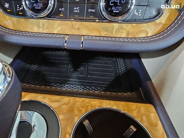 Бентли Бентайга, объемом двигателя 4 л и пробегом 8 тыс. км за 209999 $, фото 26 на Automoto.ua