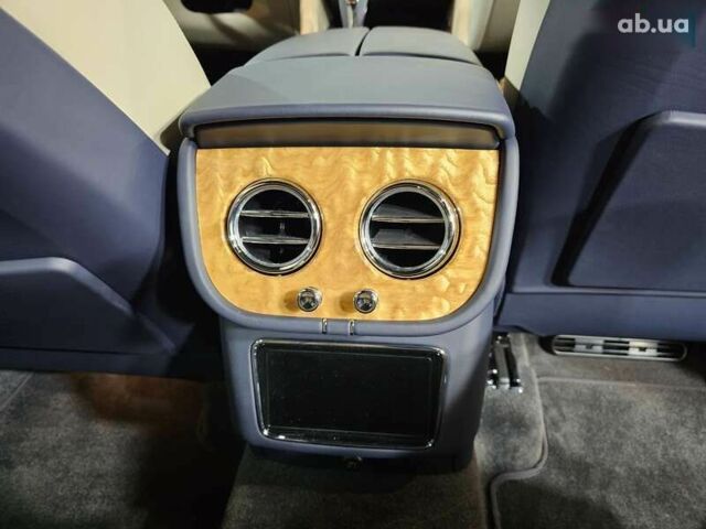 Бентли Бентайга, объемом двигателя 4 л и пробегом 8 тыс. км за 209999 $, фото 15 на Automoto.ua