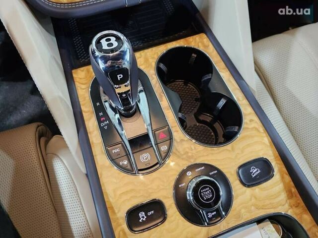 Бентли Бентайга, объемом двигателя 4 л и пробегом 8 тыс. км за 209999 $, фото 25 на Automoto.ua