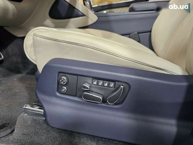 Бентли Бентайга, объемом двигателя 4 л и пробегом 8 тыс. км за 209999 $, фото 23 на Automoto.ua