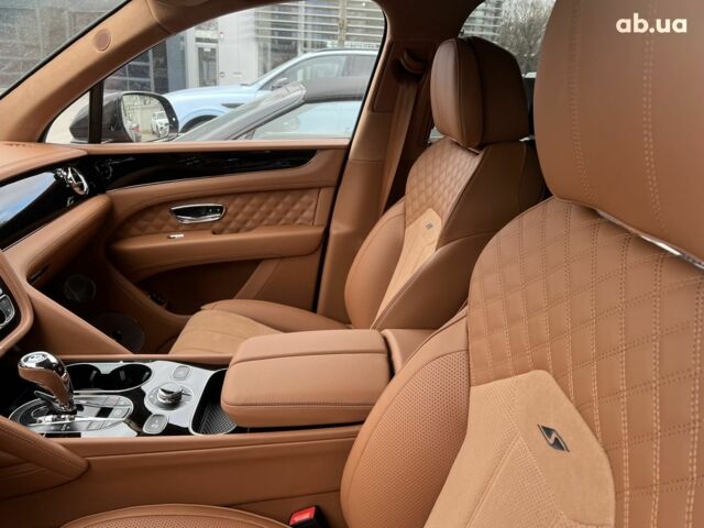 Бентлі Бентайга, об'ємом двигуна 4 л та пробігом 1 тис. км за 317128 $, фото 28 на Automoto.ua