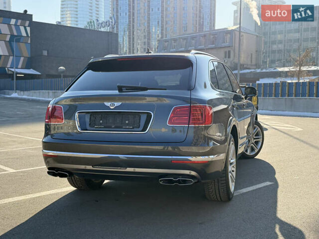Серый Бентли Бентайга, объемом двигателя 4 л и пробегом 52 тыс. км за 171000 $, фото 4 на Automoto.ua