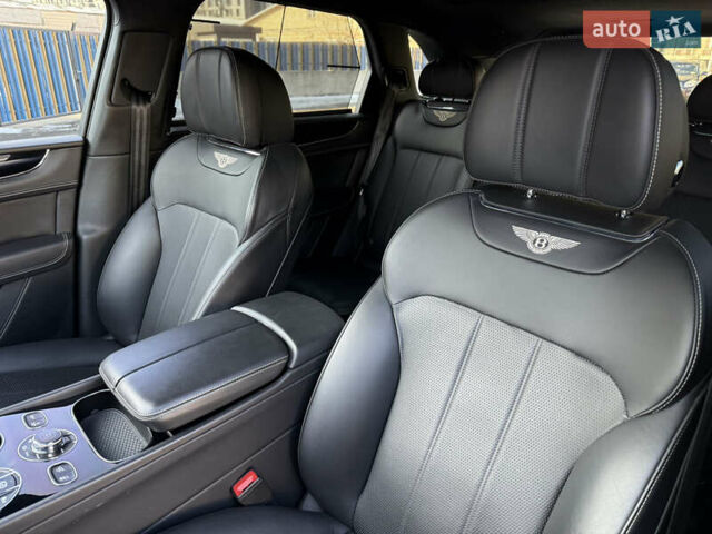 Серый Бентли Бентайга, объемом двигателя 4 л и пробегом 52 тыс. км за 171000 $, фото 8 на Automoto.ua