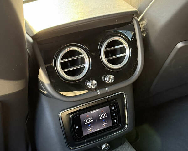 Серый Бентли Бентайга, объемом двигателя 4 л и пробегом 52 тыс. км за 171000 $, фото 13 на Automoto.ua