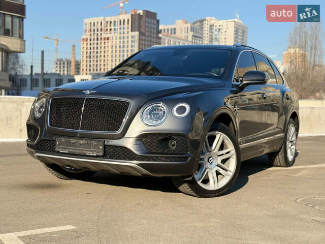 Серый Бентли Бентайга, объемом двигателя 4 л и пробегом 52 тыс. км за 171000 $, фото 2 на Automoto.ua