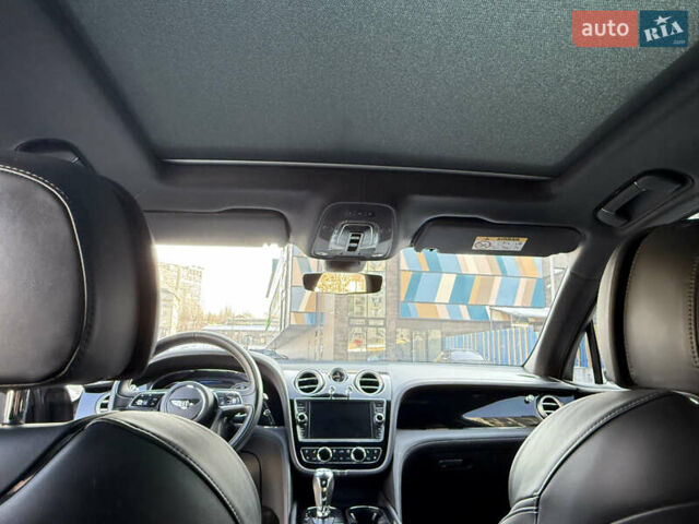 Серый Бентли Бентайга, объемом двигателя 4 л и пробегом 52 тыс. км за 171000 $, фото 14 на Automoto.ua