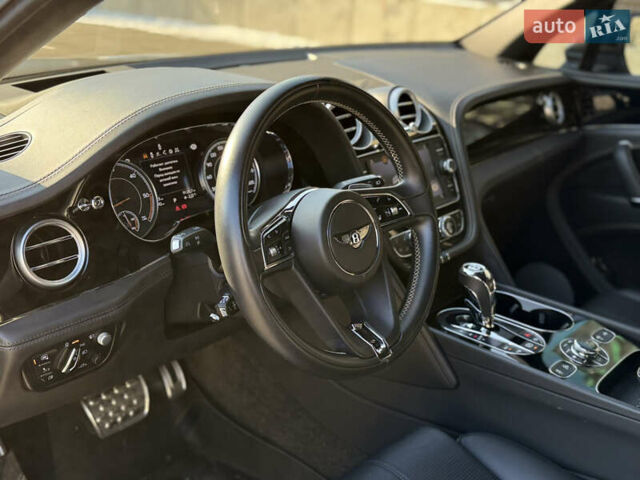 Серый Бентли Бентайга, объемом двигателя 4 л и пробегом 52 тыс. км за 171000 $, фото 5 на Automoto.ua
