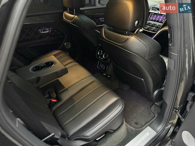 Сірий Бентлі Бентайга, об'ємом двигуна 4 л та пробігом 170 тис. км за 159900 $, фото 26 на Automoto.ua