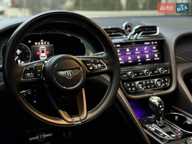 Сірий Бентлі Бентайга, об'ємом двигуна 4 л та пробігом 170 тис. км за 159900 $, фото 12 на Automoto.ua
