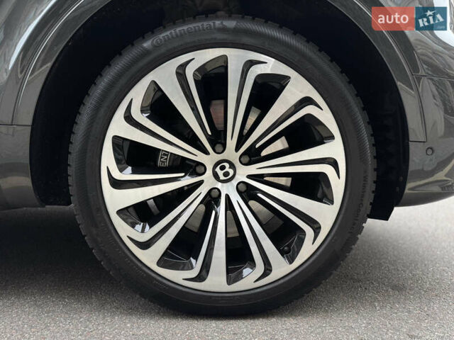 Сірий Бентлі Бентайга, об'ємом двигуна 4 л та пробігом 170 тис. км за 159900 $, фото 68 на Automoto.ua