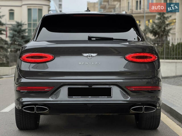 Сірий Бентлі Бентайга, об'ємом двигуна 4 л та пробігом 170 тис. км за 159900 $, фото 7 на Automoto.ua
