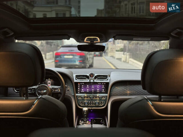 Сірий Бентлі Бентайга, об'ємом двигуна 4 л та пробігом 170 тис. км за 159900 $, фото 25 на Automoto.ua