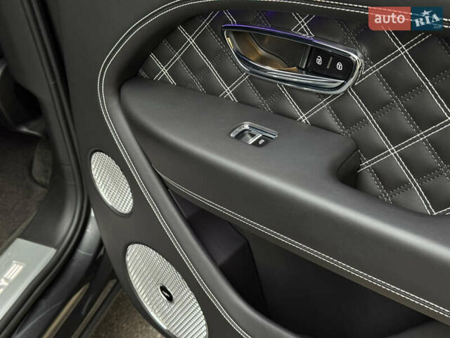 Сірий Бентлі Бентайга, об'ємом двигуна 4 л та пробігом 170 тис. км за 159900 $, фото 49 на Automoto.ua