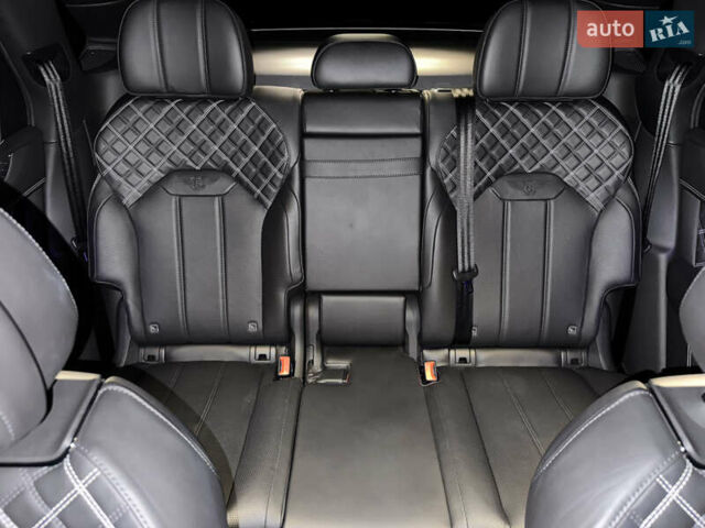 Сірий Бентлі Бентайга, об'ємом двигуна 4 л та пробігом 170 тис. км за 159900 $, фото 32 на Automoto.ua