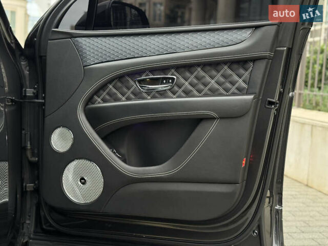 Сірий Бентлі Бентайга, об'ємом двигуна 4 л та пробігом 170 тис. км за 159900 $, фото 46 на Automoto.ua