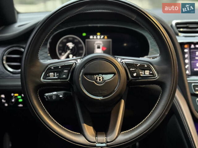 Сірий Бентлі Бентайга, об'ємом двигуна 4 л та пробігом 170 тис. км за 159900 $, фото 16 на Automoto.ua
