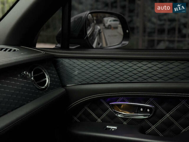 Сірий Бентлі Бентайга, об'ємом двигуна 4 л та пробігом 170 тис. км за 159900 $, фото 42 на Automoto.ua