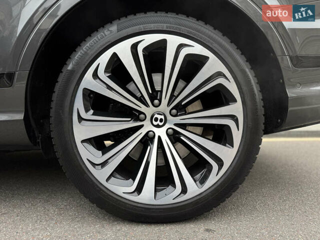 Сірий Бентлі Бентайга, об'ємом двигуна 4 л та пробігом 170 тис. км за 159900 $, фото 66 на Automoto.ua