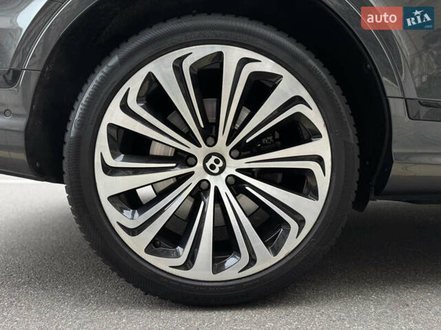 Сірий Бентлі Бентайга, об'ємом двигуна 4 л та пробігом 170 тис. км за 159900 $, фото 69 на Automoto.ua