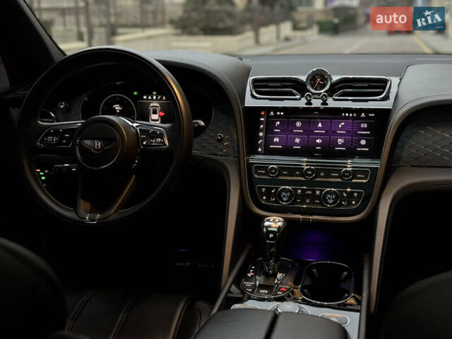Сірий Бентлі Бентайга, об'ємом двигуна 4 л та пробігом 170 тис. км за 159900 $, фото 24 на Automoto.ua