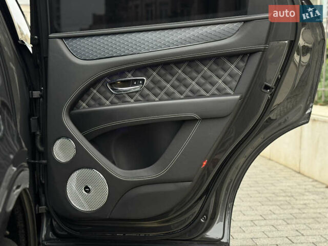 Сірий Бентлі Бентайга, об'ємом двигуна 4 л та пробігом 170 тис. км за 159900 $, фото 48 на Automoto.ua