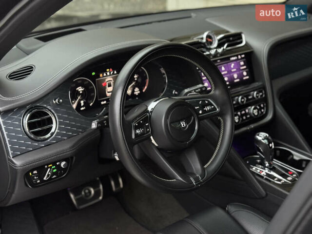 Сірий Бентлі Бентайга, об'ємом двигуна 4 л та пробігом 170 тис. км за 159900 $, фото 15 на Automoto.ua