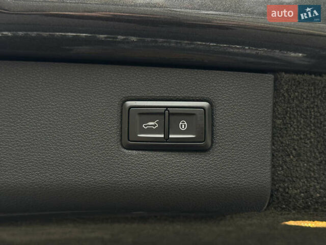 Сірий Бентлі Бентайга, об'ємом двигуна 4 л та пробігом 170 тис. км за 159900 $, фото 64 на Automoto.ua