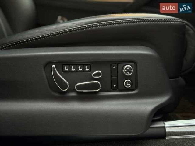Сірий Бентлі Бентайга, об'ємом двигуна 4 л та пробігом 170 тис. км за 159900 $, фото 20 на Automoto.ua