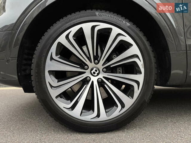 Сірий Бентлі Бентайга, об'ємом двигуна 4 л та пробігом 170 тис. км за 159900 $, фото 67 на Automoto.ua