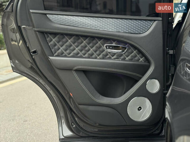 Сірий Бентлі Бентайга, об'ємом двигуна 4 л та пробігом 170 тис. км за 159900 $, фото 50 на Automoto.ua