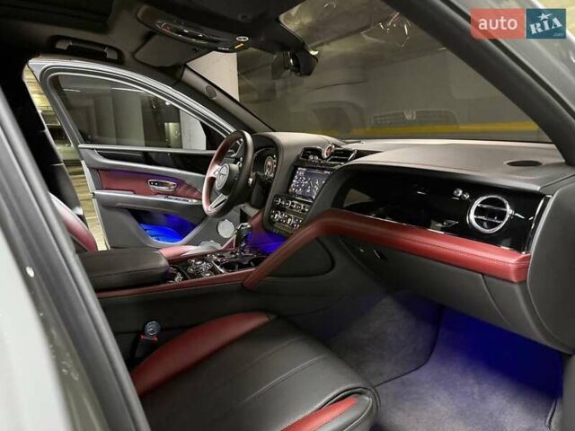 Серый Бентли Бентайга, объемом двигателя 4 л и пробегом 25 тыс. км за 197500 $, фото 131 на Automoto.ua