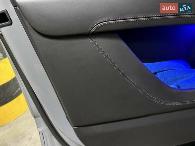 Серый Бентли Бентайга, объемом двигателя 4 л и пробегом 25 тыс. км за 197500 $, фото 42 на Automoto.ua