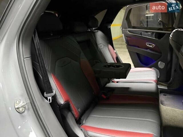 Серый Бентли Бентайга, объемом двигателя 4 л и пробегом 25 тыс. км за 197500 $, фото 98 на Automoto.ua