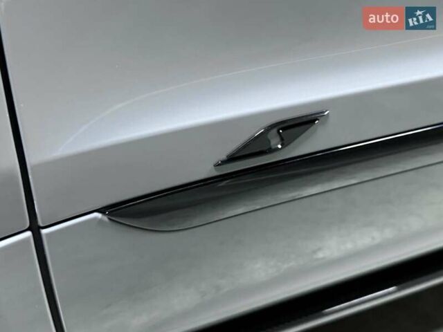 Серый Бентли Бентайга, объемом двигателя 4 л и пробегом 25 тыс. км за 197500 $, фото 27 на Automoto.ua