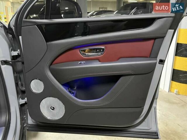 Серый Бентли Бентайга, объемом двигателя 4 л и пробегом 25 тыс. км за 197500 $, фото 147 на Automoto.ua