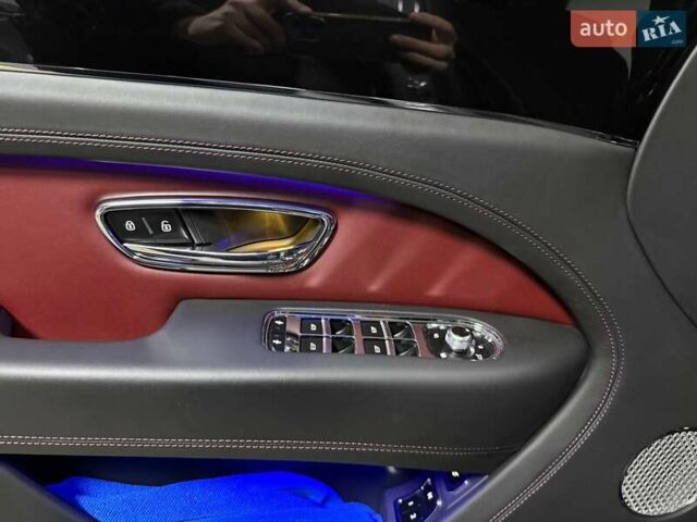 Серый Бентли Бентайга, объемом двигателя 4 л и пробегом 25 тыс. км за 197500 $, фото 43 на Automoto.ua